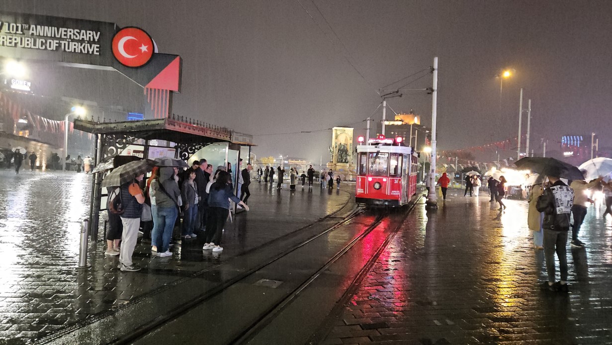 İstanbul’da sağanak yağış etkili oluyor