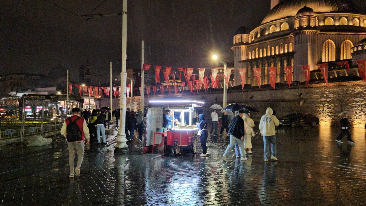 İstanbul’da sağanak yağış etkili oluyor