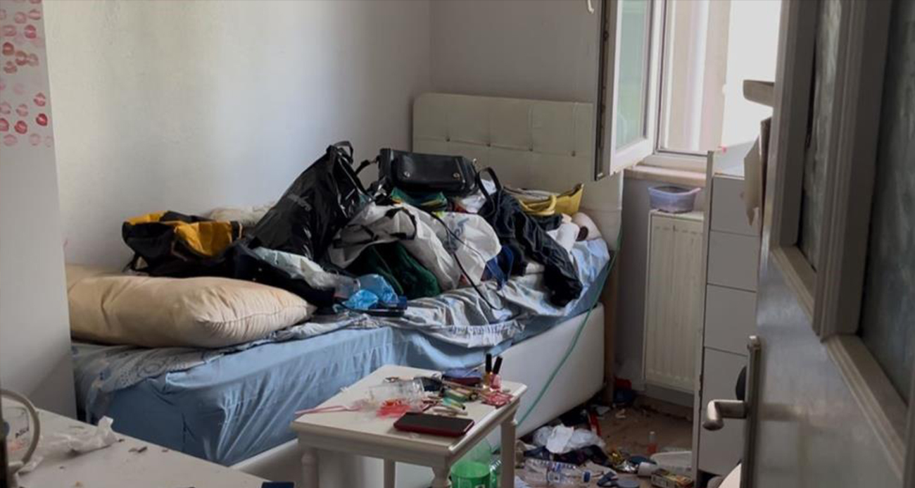 Çöp eve dönen daireden 2 kamyon atık çıktı: Belediye ekipleri şoke oldu