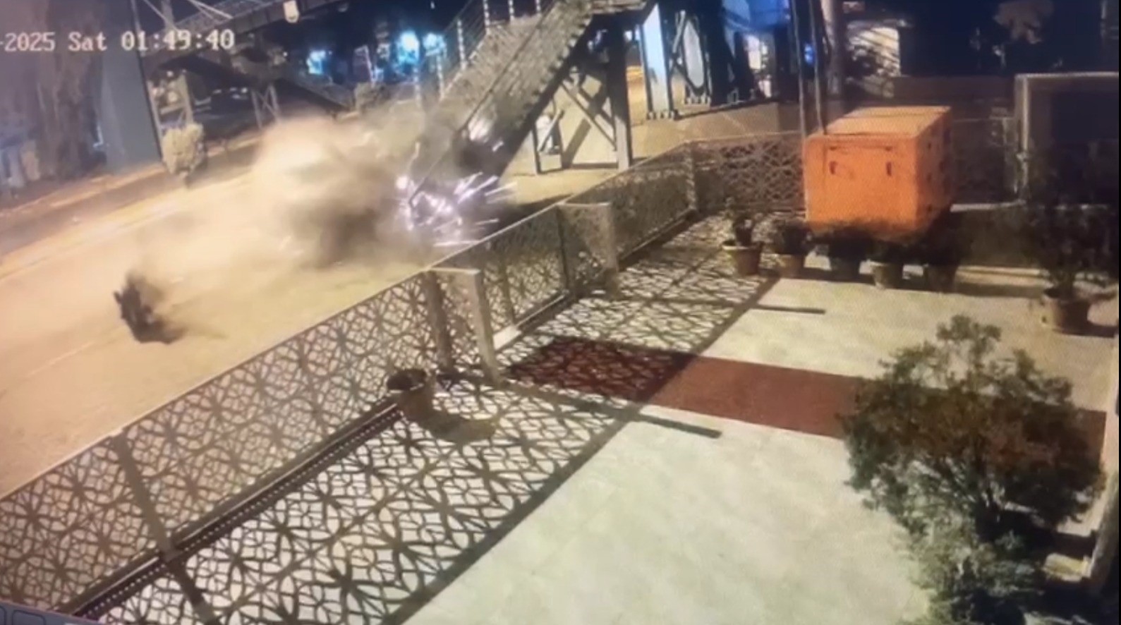 Şanlıurfa’da otomobil üst geçide çarptı: 1 ölü