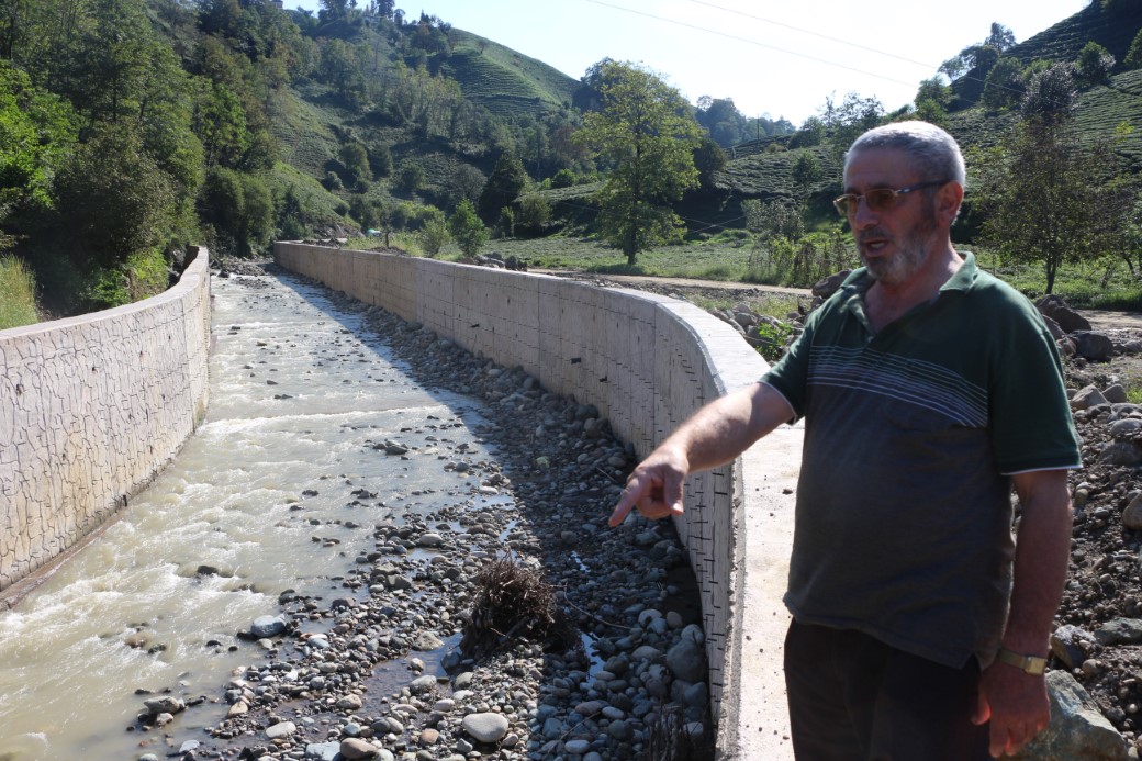 Dere ıslahı nedeniyle çayı bahçede kaldı