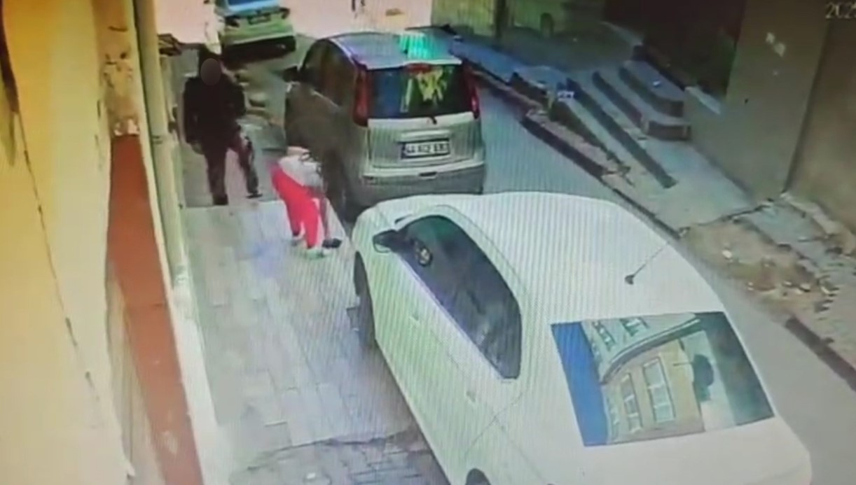 Yaşlı kadının unuttuğu yüzbinlerce liralık altın kesesi yüz tanıma sistemiyle bulundu