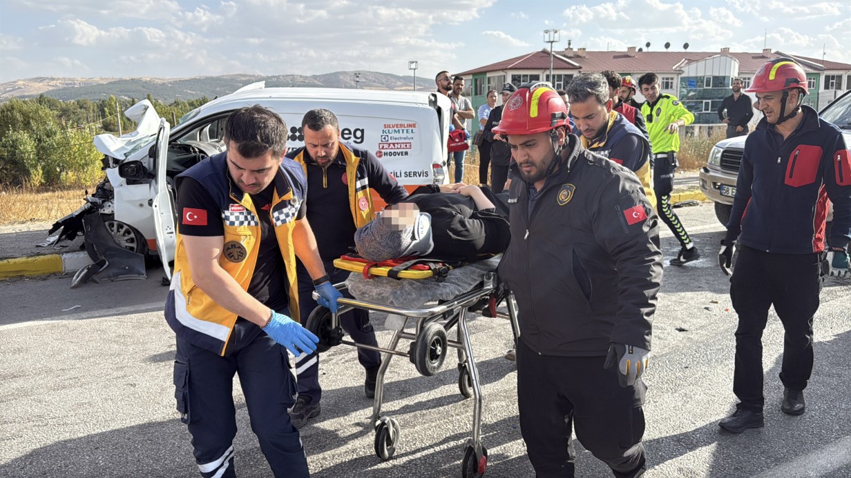 Sivas’ta feci kaza: 1 ölü, 2’si çocuk 4 yaralı