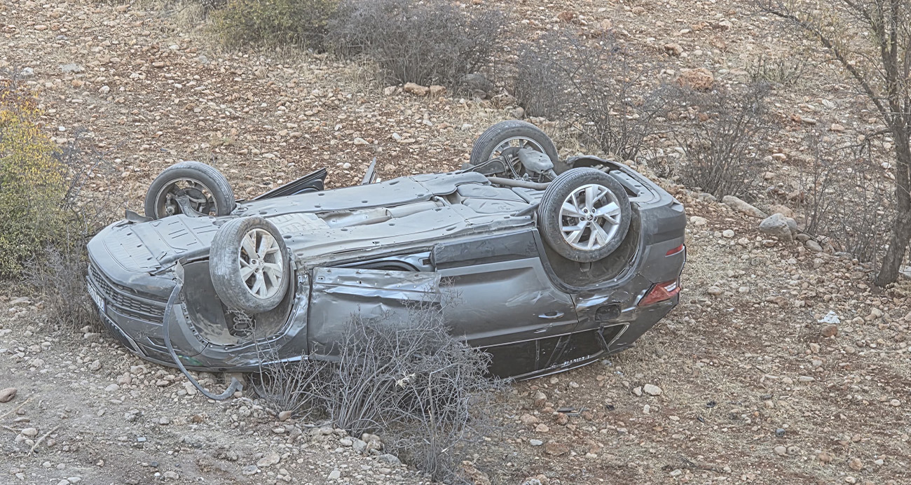 Mardin’de kontrolden çıkan araç takla attı: 2 yaralı