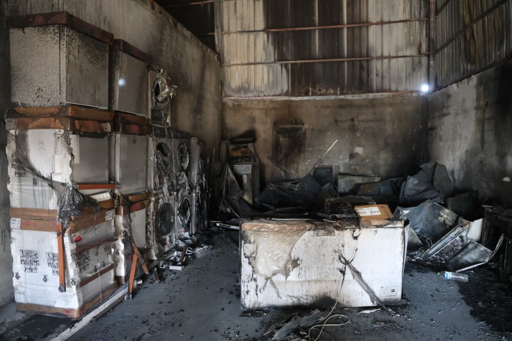 Beyaz eşya bayisinde çıkan yangında, 3 milyon TL değerindeki eşyalar küle döndü