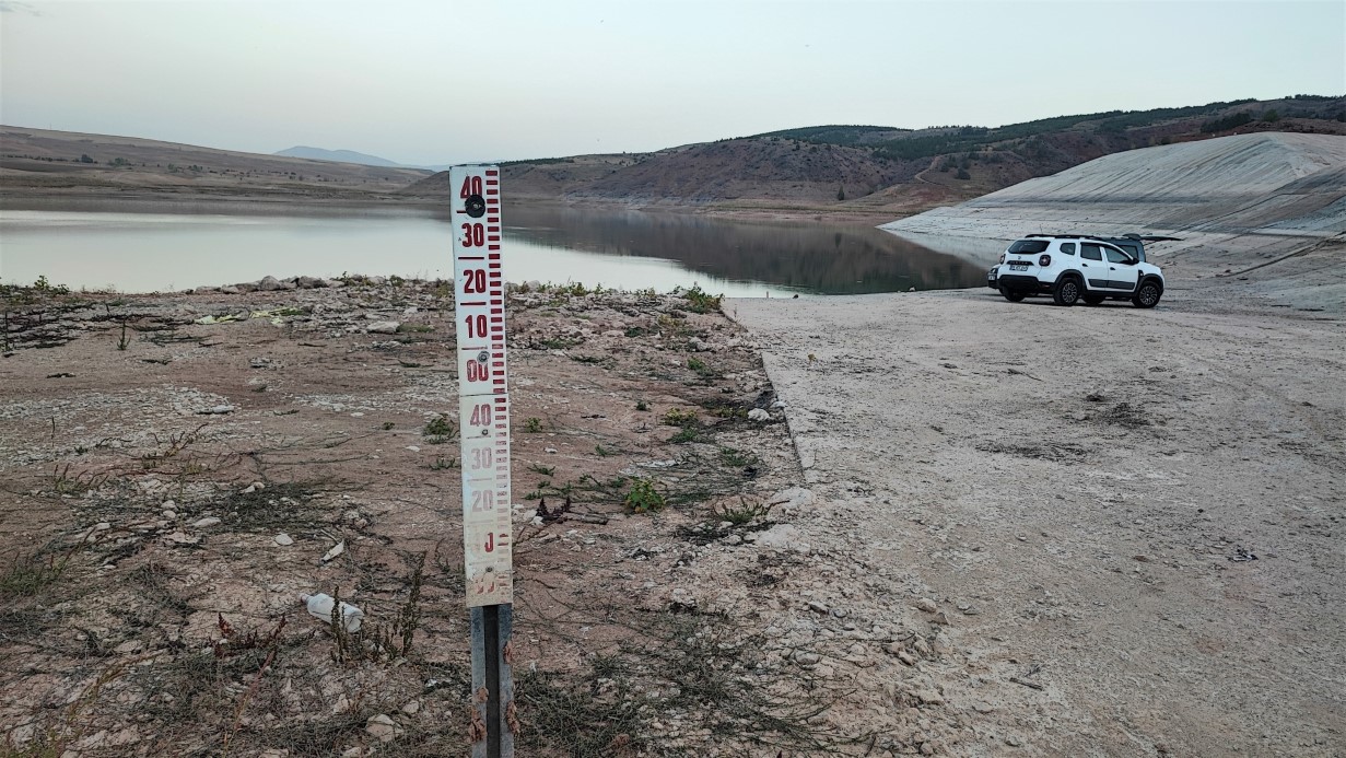 Kuraklık etkisini gösterdi: Uzunlu Barajı gözle görülür şekilde çekildi