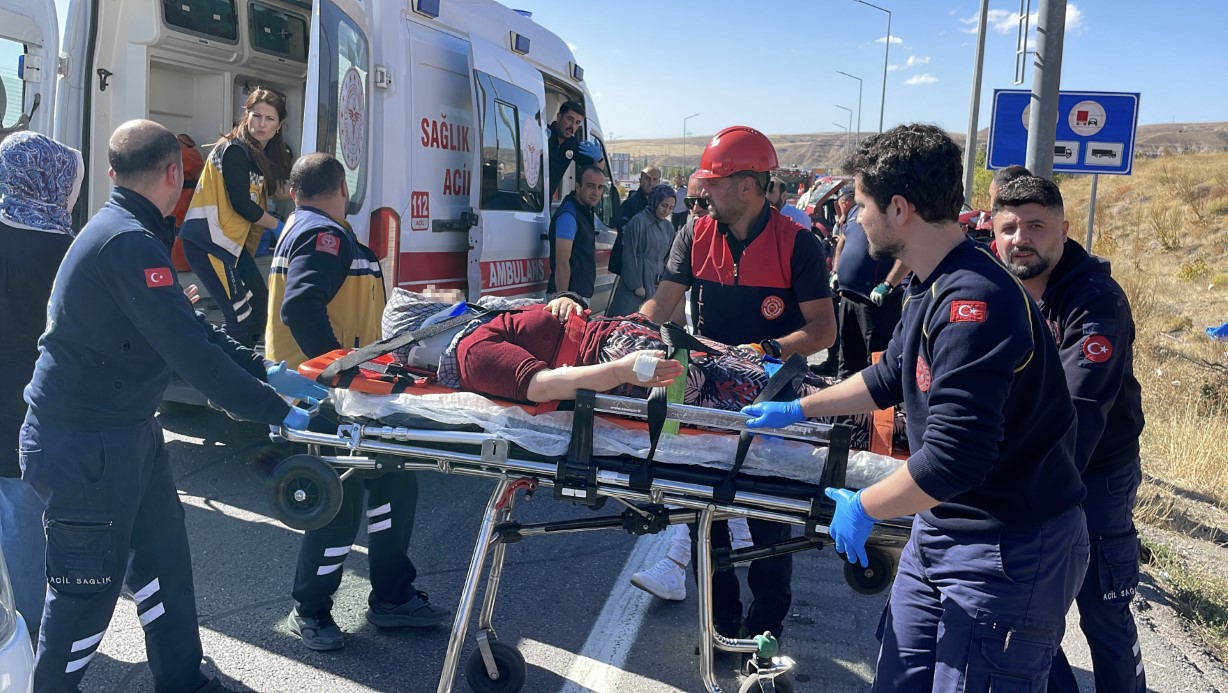 LPG tankının yerinden çıktığı kazada 10 kişi yaralandı