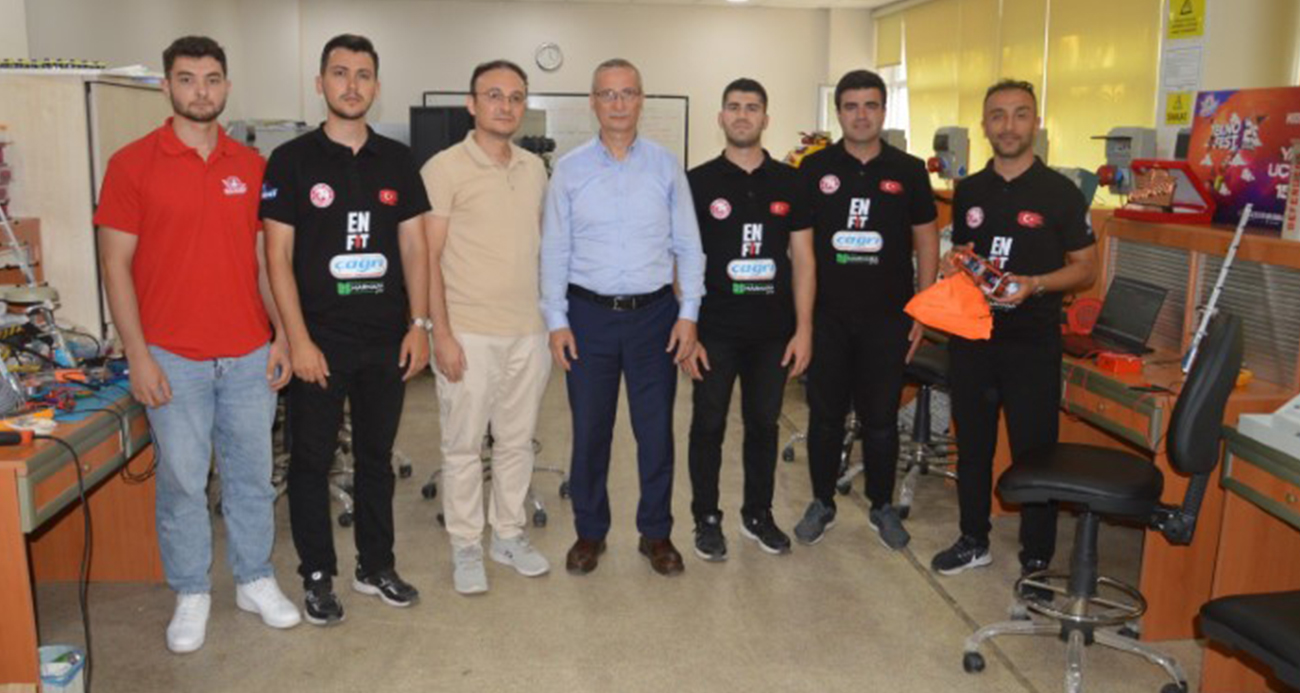 Üniversiteli gençlerden yerli uydu başarısı