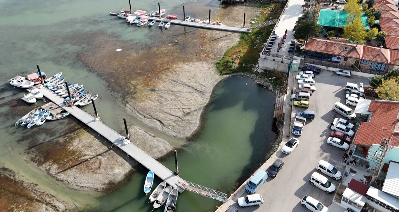 Eğirdir Gölü’nde balıkçı tekneleri karaya oturdu, balıkçılık bitme noktasına geldi