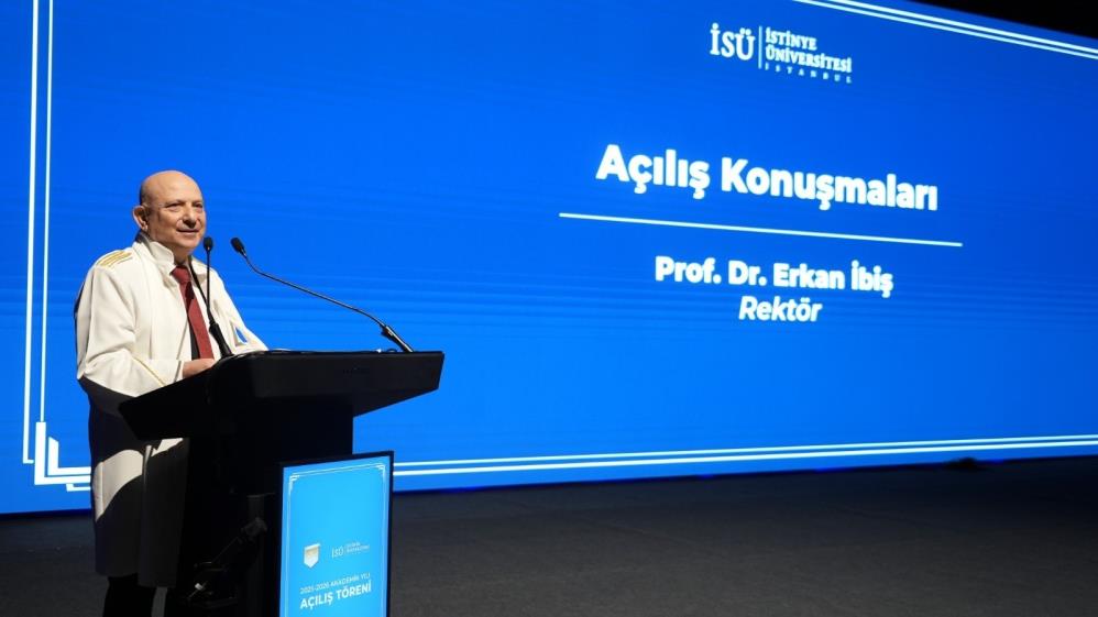 ’Devrimin Rengi’ sergisi İstinye Üniversitesi’nde sanatseverlerle buluştu