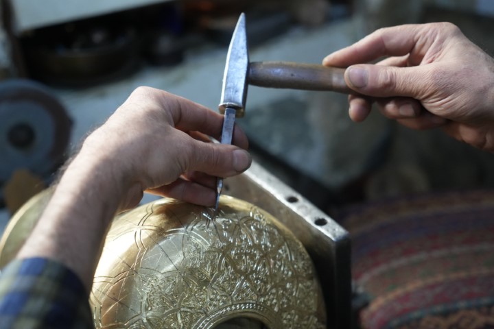 Gaziantep’te ilmek ilmek işlenen bakır ibrikler 100 bin TL’ye satılıyor