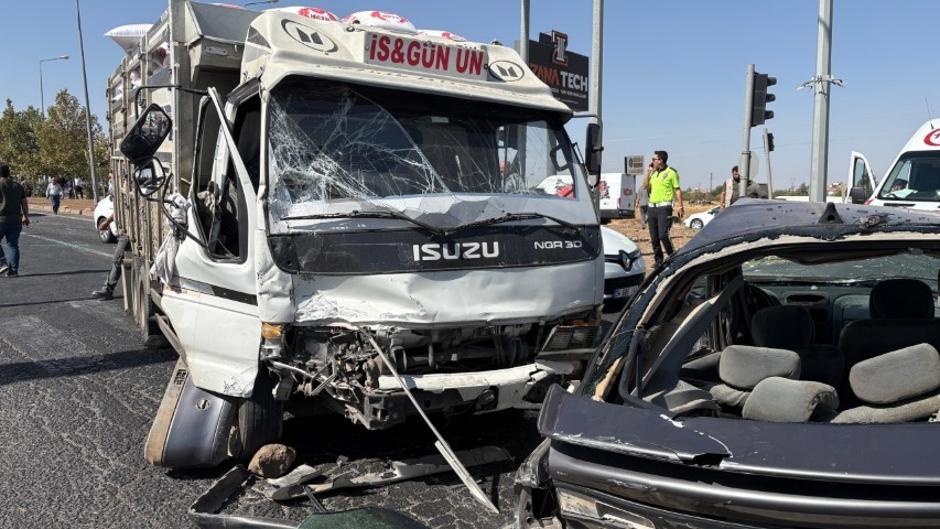 Diyarbakır’da freni patlayan kamyon dehşet saçtı: 10 yaralı