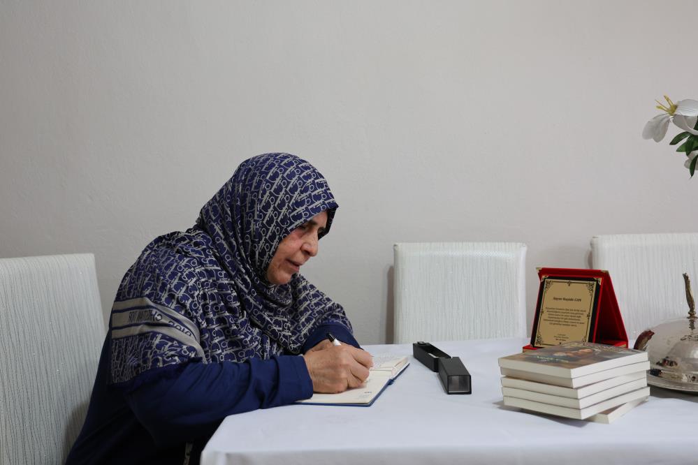 55 yaşında 8 saatte okuma-yazma öğrendi, 70’inde kitap yazdı