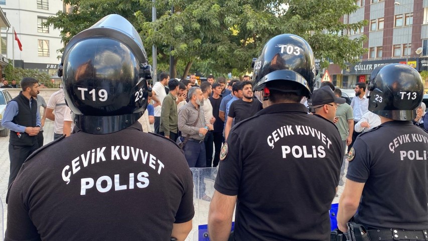 Elazığ'da Furkancılar Zabıta Müdürlüğünü bastı