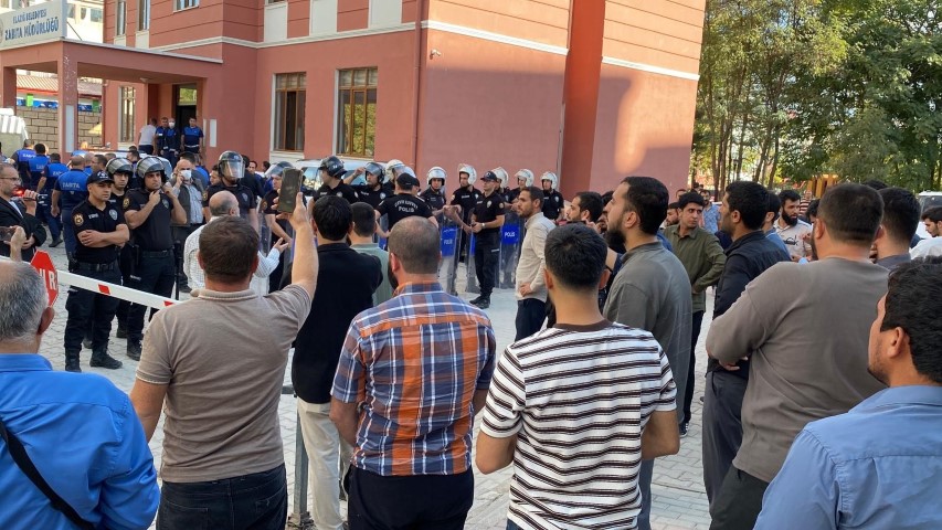Elazığ'da Furkancılar Zabıta Müdürlüğünü bastı