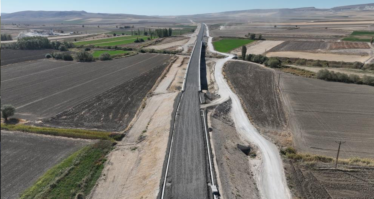 Ankara ile İzmir arasındaki seyahat süresini 3,5 saate düşürecek projede Köroğlu Tüneli’nde ışık göründü