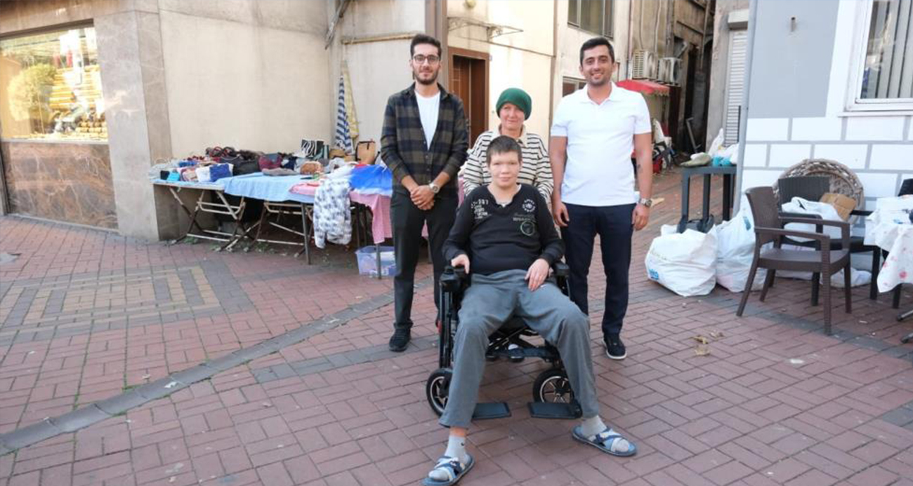 İHA’nın haberi ses getirdi: Cam kemik hastası genç, akülü sandalyesine kavuştu