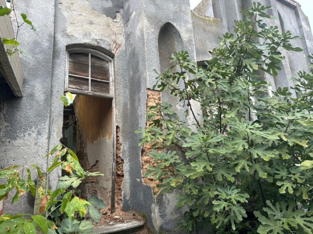 Sultan II. Abdülhamid Han’ın inşa ettirdiği postane binası restore edilmeyi bekliyor