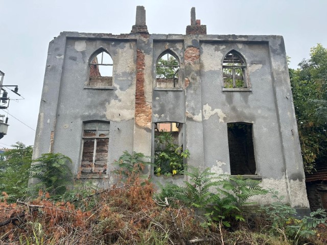 Sultan II. Abdülhamid Han’ın inşa ettirdiği postane binası restore edilmeyi bekliyor