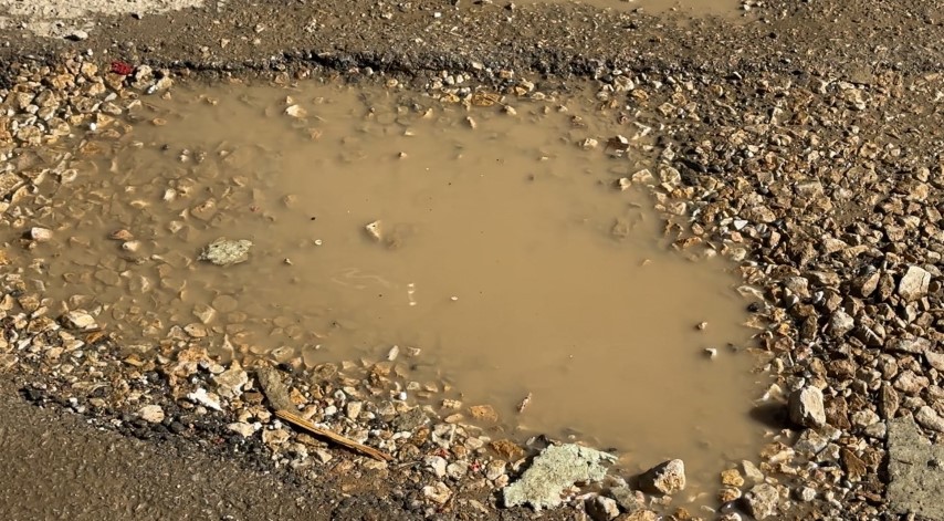 Yüksekova’da doğalgaz çalışmaları tamamlanmadı, kazılan yollar öylece kaldı