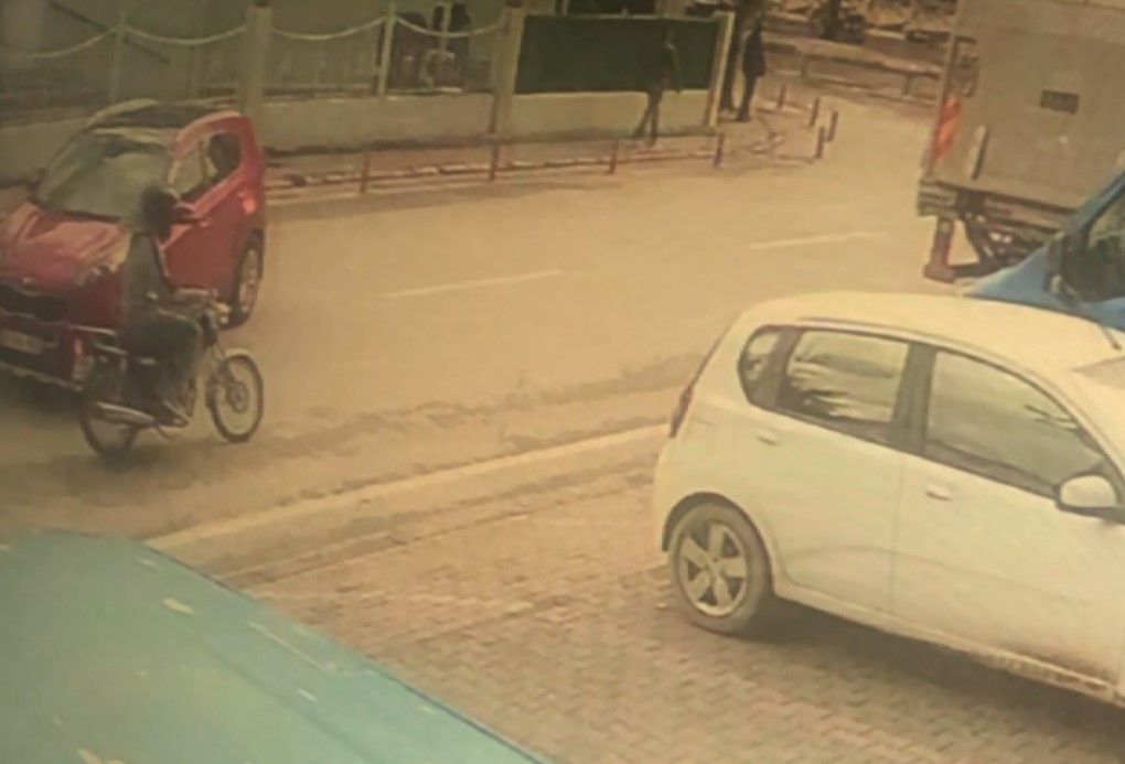 Sinyal vermeyen sürücü kazaya sebep oldu, 1 kişi yaralandı