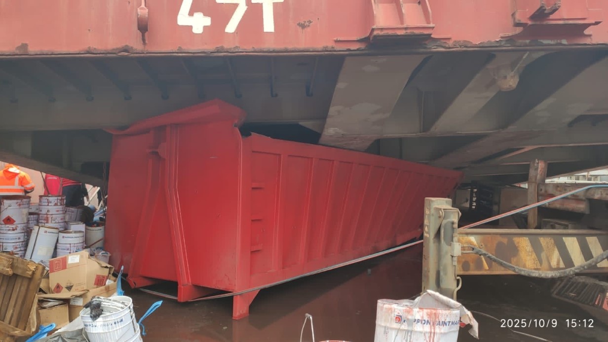 Tuzla’da bakıma alınan gemi yan yattı: 1 ölü