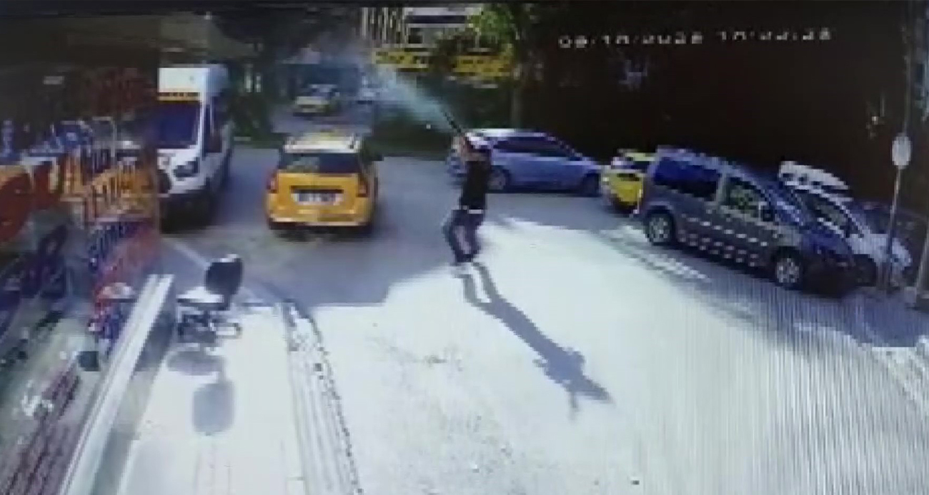 Adana’da kafeye otomatik tüfekle saldırı kamerada