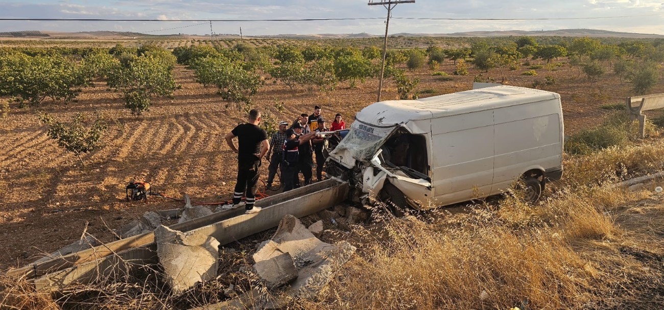 Gaziantep’te kamyonet şarampole uçtu: 2 ağır yaralı