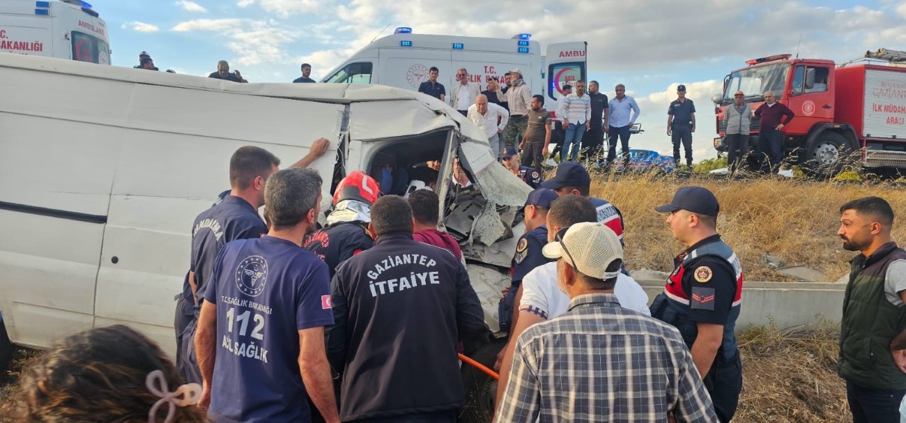 Gaziantep’te kamyonet şarampole uçtu: 2 ağır yaralı