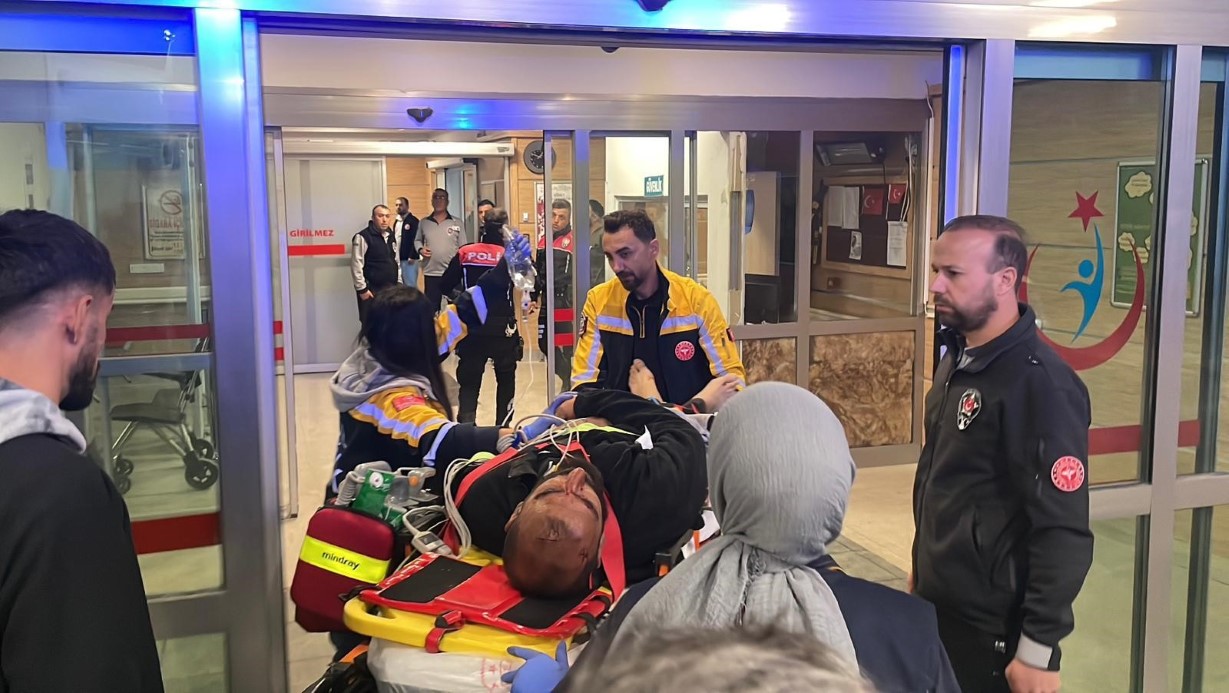 Hastane şantiyesinde bıçaklı kavga: 1’i ağır 4 yaralı