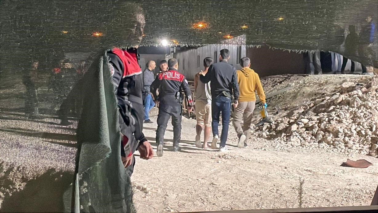 Hastane şantiyesinde bıçaklı kavga: 1’i ağır 4 yaralı