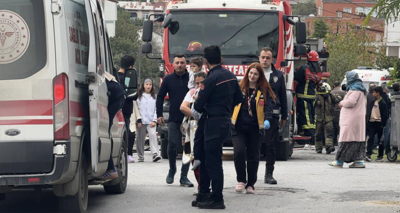 Arnavutköy’de faciadan dönüldü: İtfaiye ekipleri alevlerin arasından 2 çocuğu kurtardı