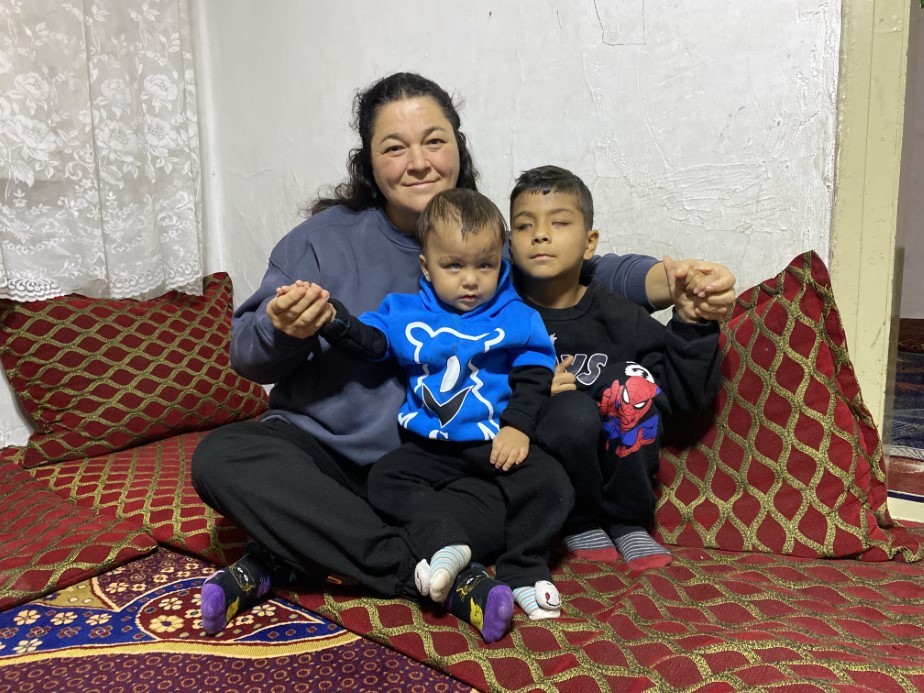 Annelerinin yüzünü ve dünyanın renklerini ilk defa gördüler