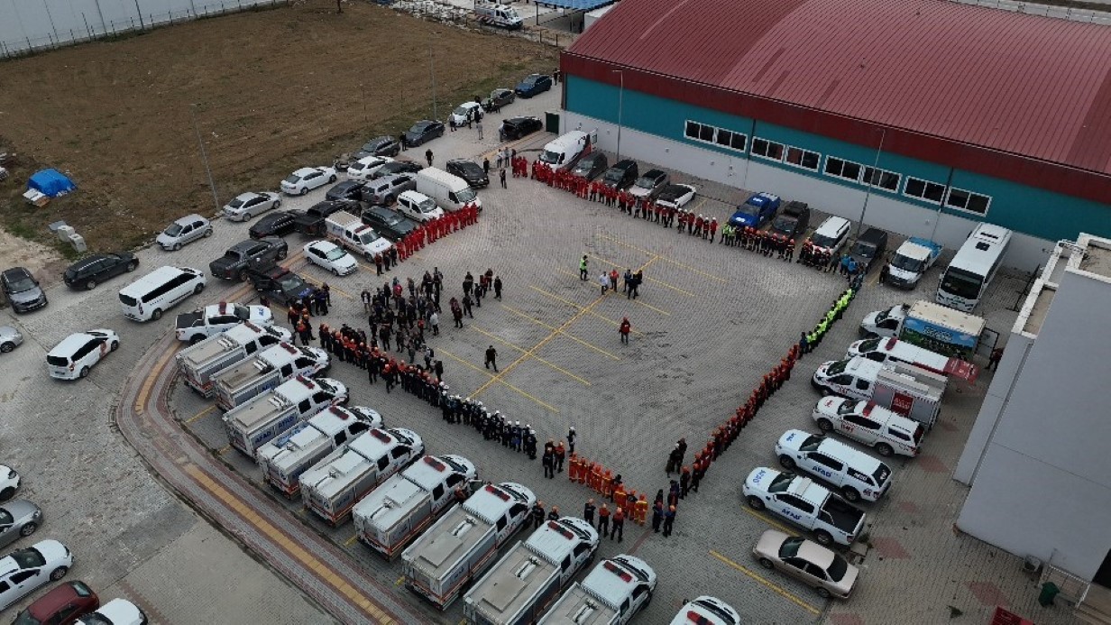 Türkiye’de ve dünyada bir ilk...Gönüllü droncular hayat kurtarmak için havada