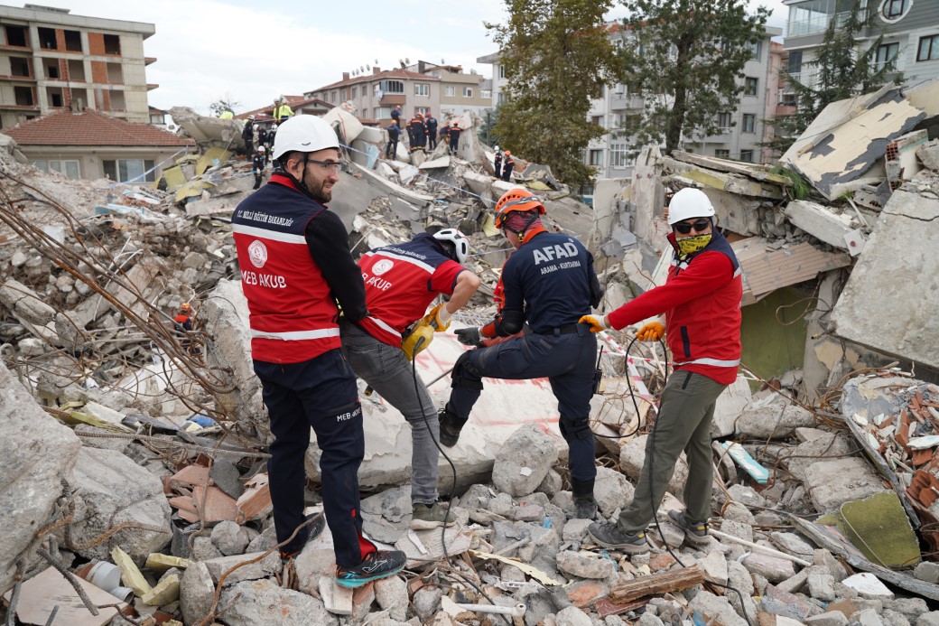 Türkiye’de ve dünyada bir ilk...Gönüllü droncular hayat kurtarmak için havada