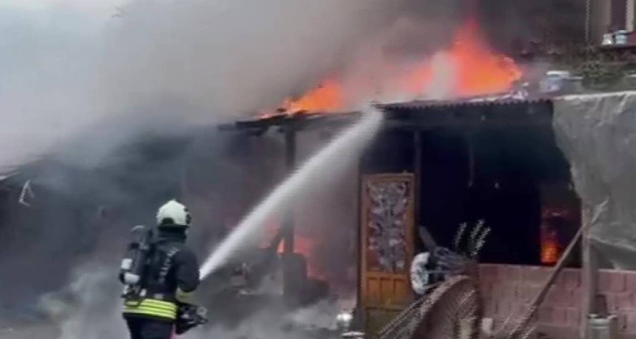 Sinop’ta korkutan ev yangını: Tüp patladı, paniğe neden oldu