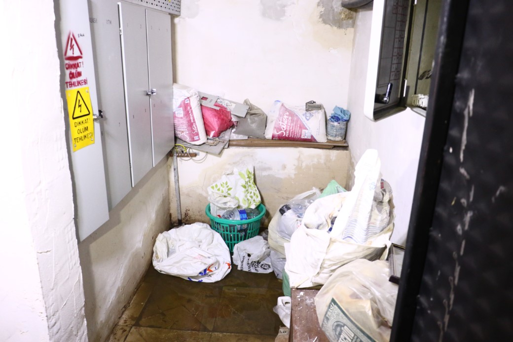 Yağmurun etkisiyle atık borusu evine taşan adamdan ABB’ye isyan