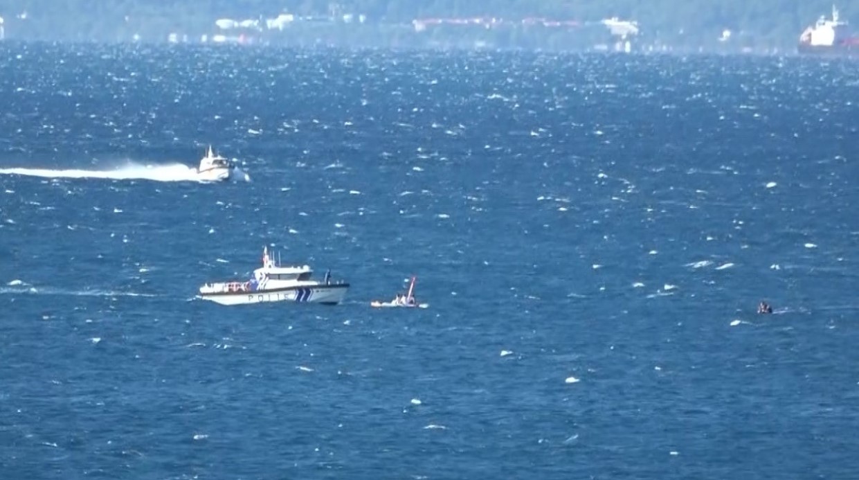 Rüzgarla 2 mil açığa sürüklendiler: Sahil güvenlik ve deniz polisi kurtardı