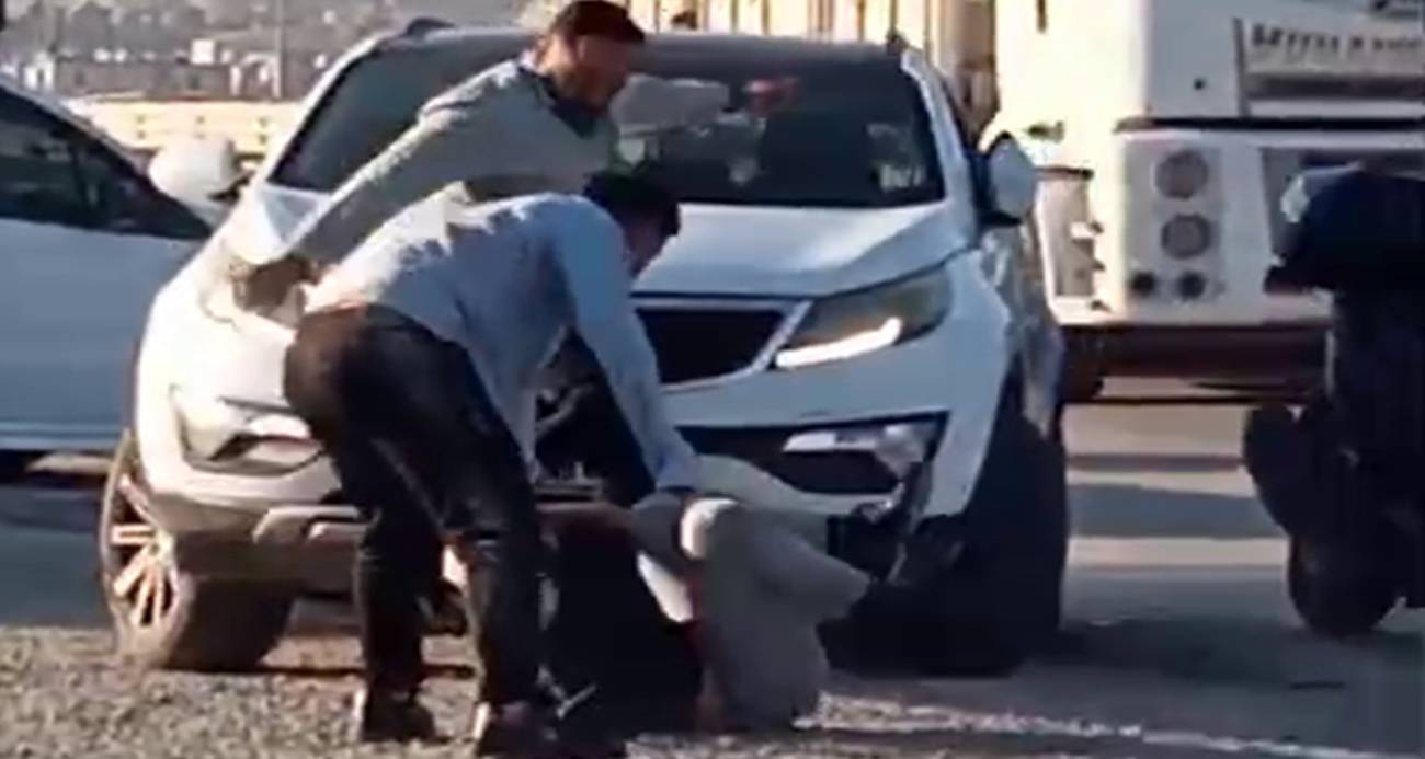 Sokak ortasında öldüresiye dayak kamerada