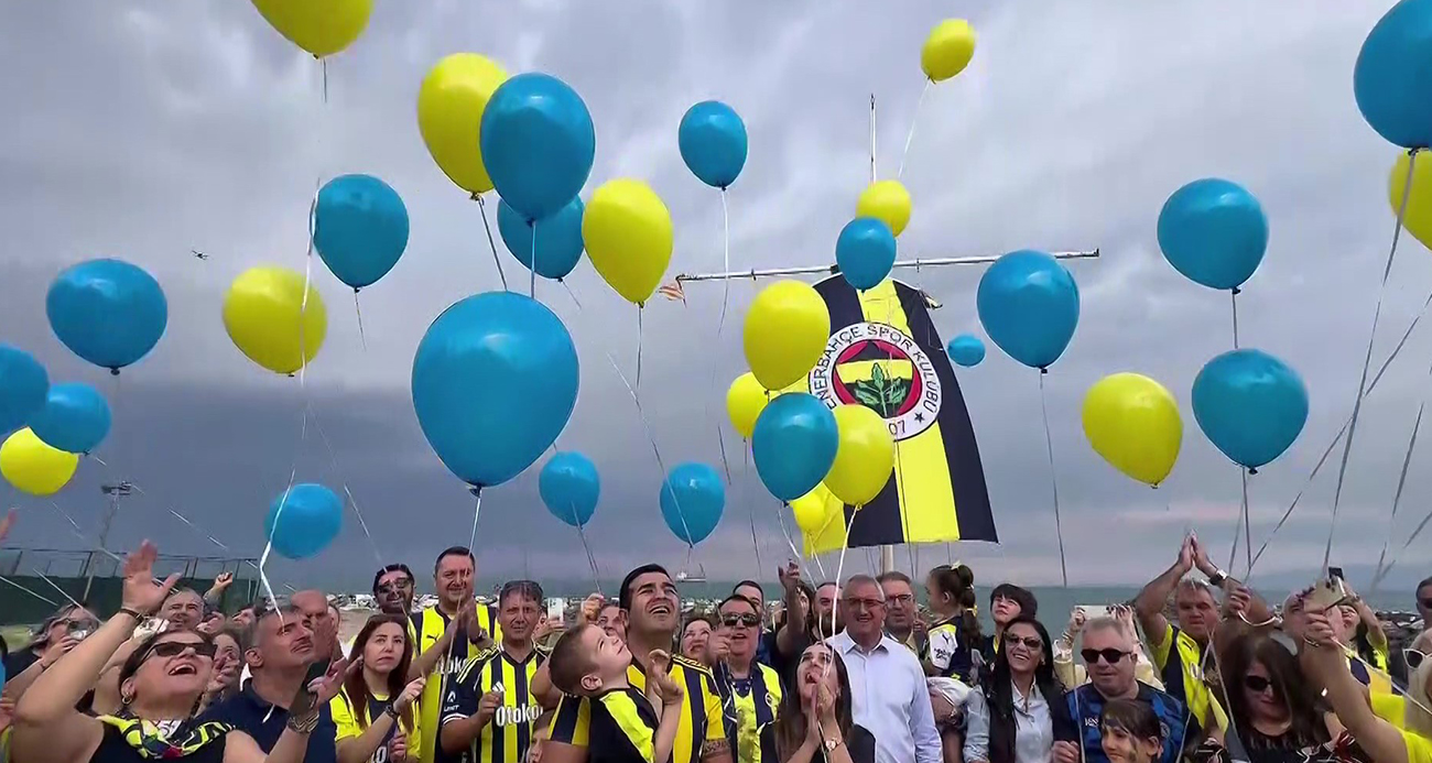 Sarı lacivertli balonlar kanseri yenen Fenerbahçeli Tamer Talha için gökyüzüne bırakıldı