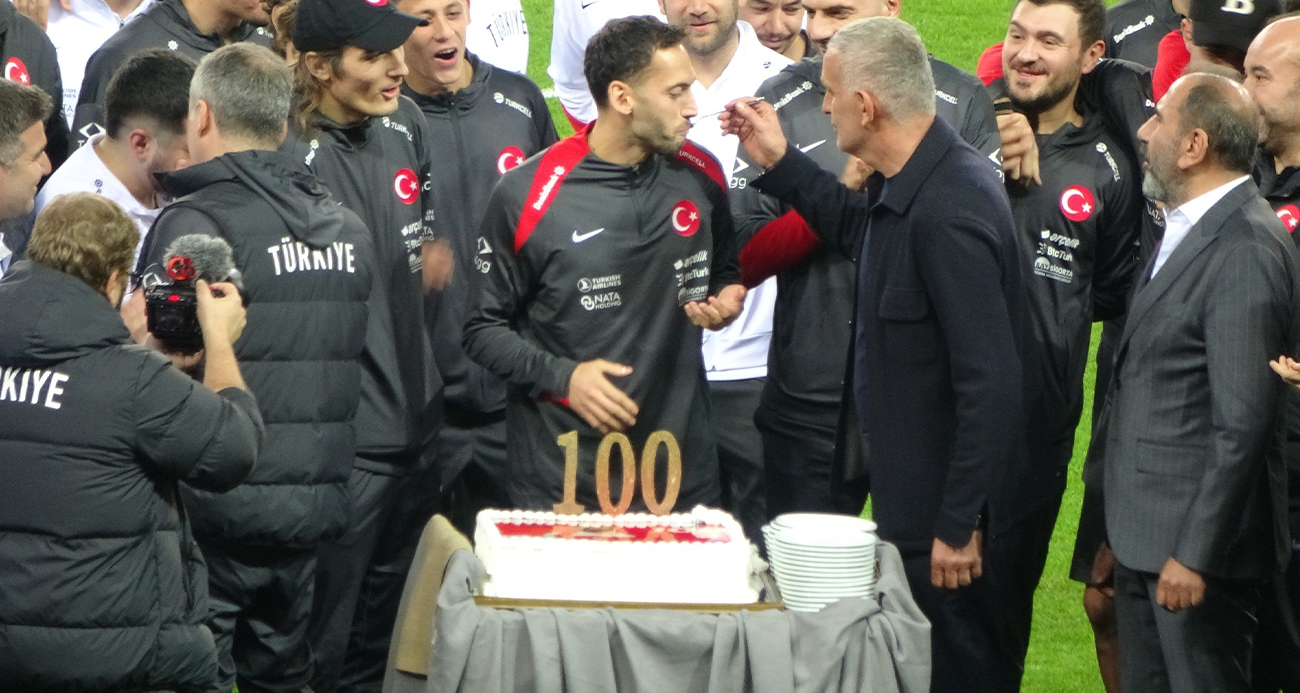 Hakan Çalhanoğlu’na 100. milli maç sürprizi