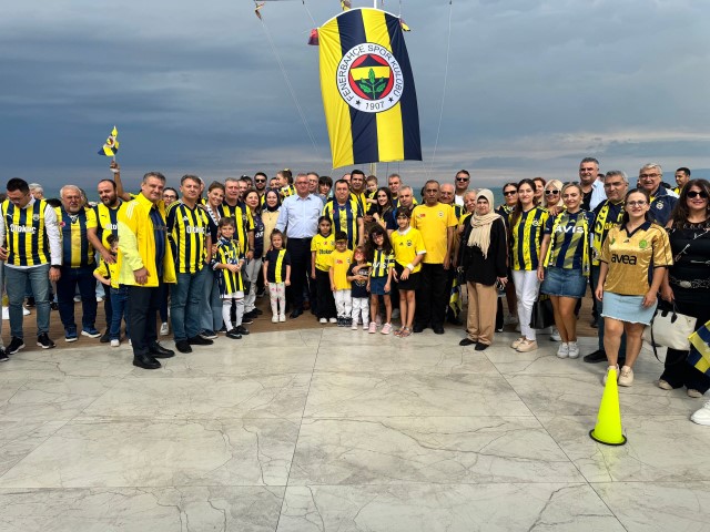Sarı lacivertli balonlar kanseri yenen Fenerbahçeli Tamer Talha için gökyüzüne bırakıldı