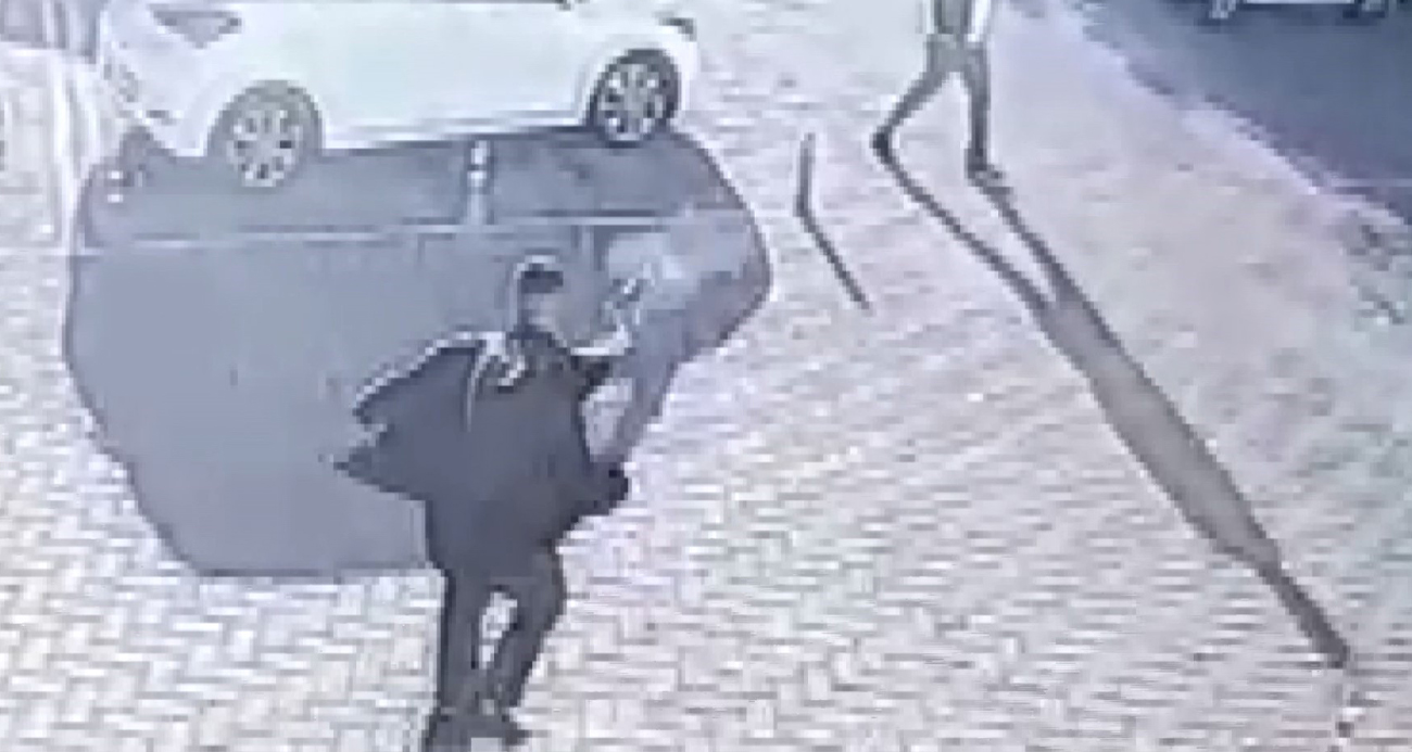 Tetikçinin otobüs firması sahibine silahlı saldırısı kamerada