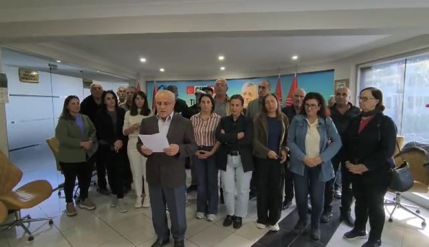 CHP’de demokrasi isyanı: İl başkanı ve yönetim kendilerini binaya kilitleyip eylem başlattı