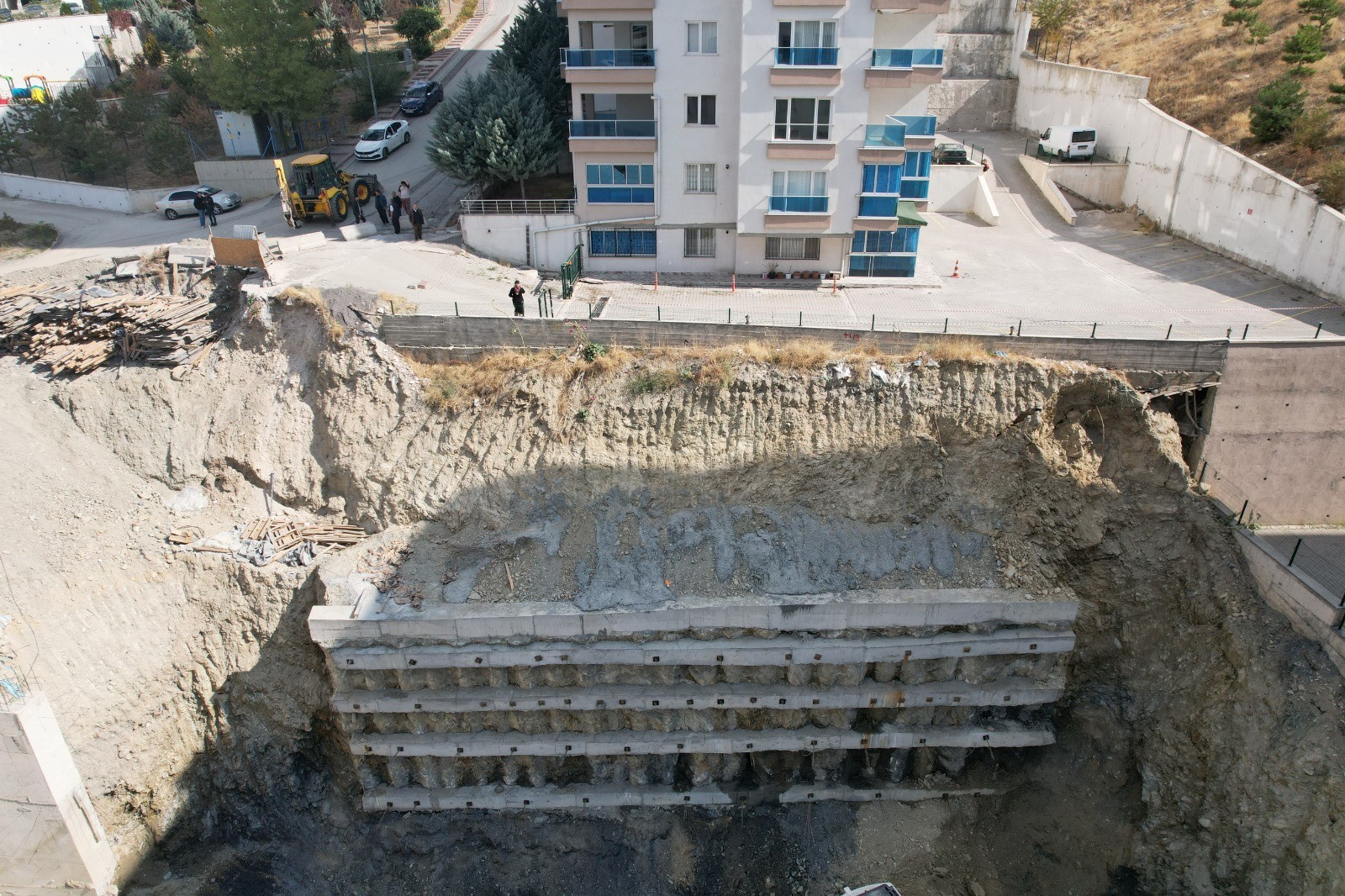 Ankara’da korkutan toprak kayması: 300 kişinin yaşadığı 17 katlı bina boşaltıldı