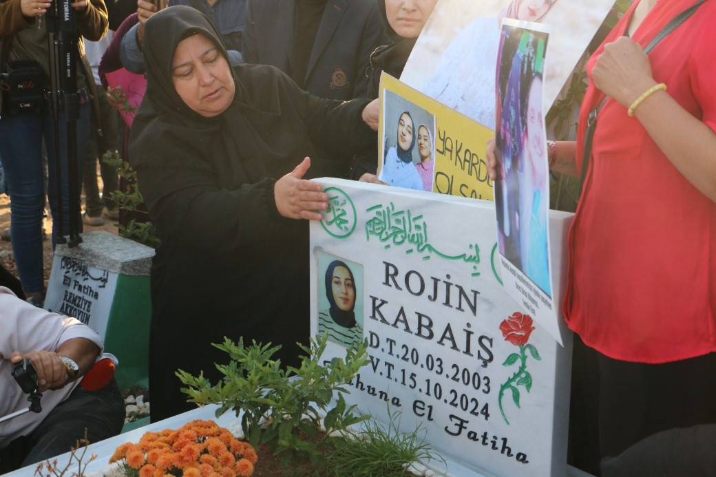 Rojin Kabaiş, mezarı başında anıldı