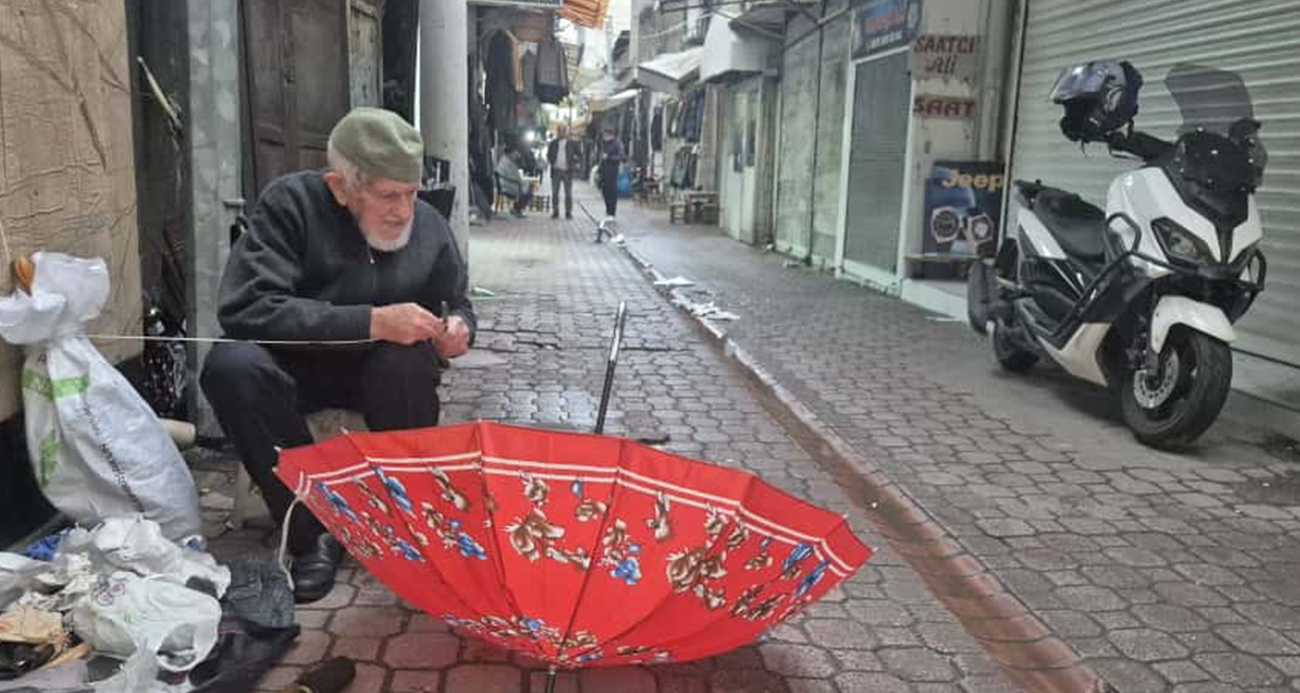 Asırlık çınardan gençlere tavsiye: "Paranızı dumana değil, fakire verin"