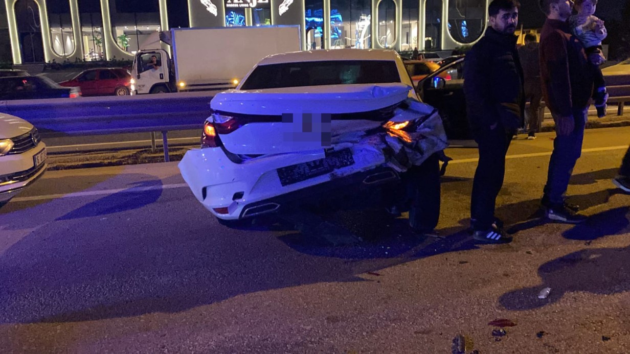 Bursa’da zincirleme kaza: 5 araç birbirine girdi, 3 kişi yaralandı