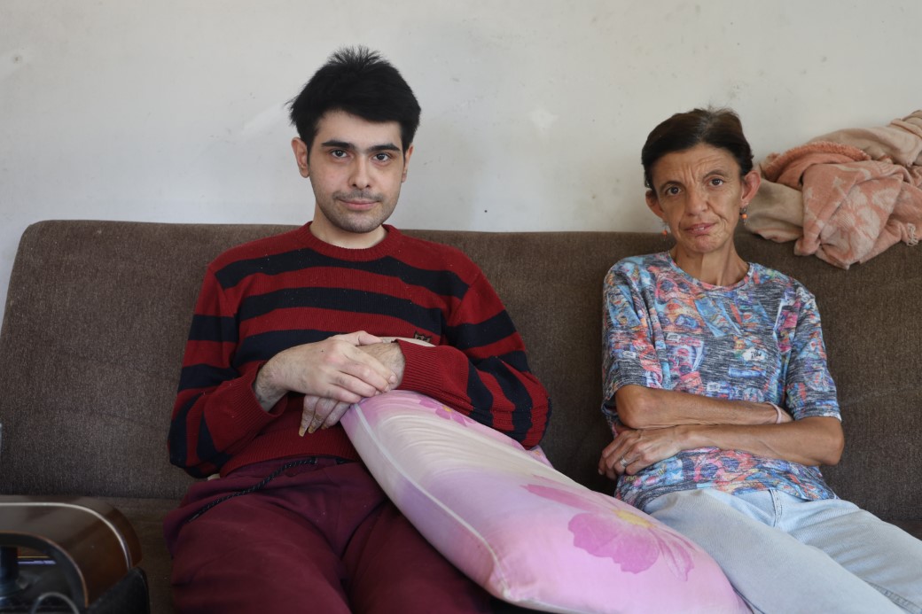 3 yıl sonra duş alıp, tıraş olan Barış’ın annesi, evladının yuva kurması hayaliyle yaşıyor