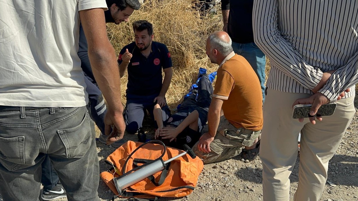 Yaralıları taşıyan ambulans ile otomobil çarpıştı: 8 yaralı